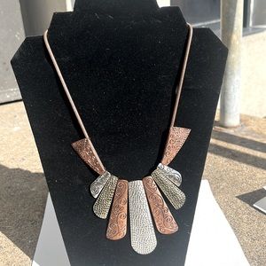 Beautiful necklace color likes copper
